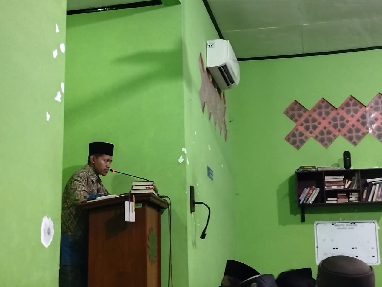 Penyampaian Tanya Jawab Agama oleh Saudara Adib Rosyadi Mahasantri Pondok Shabran UMS