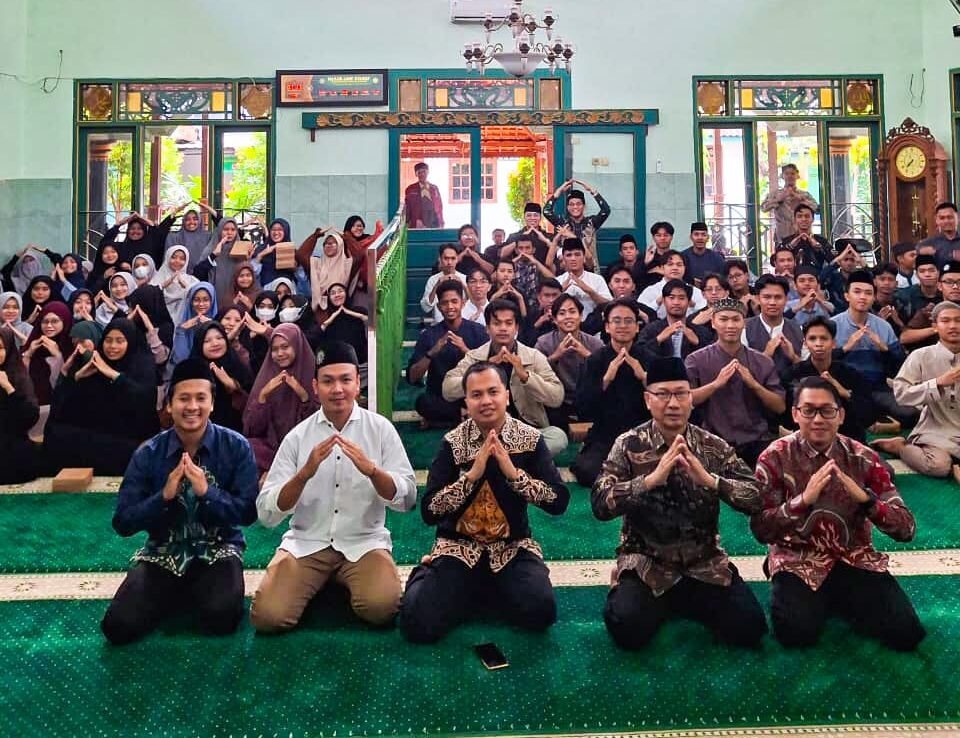Sarasehan Kader Alumni Pondok Shabran UMS Sarasehan Kader Alumni Pondok Shabran UMS