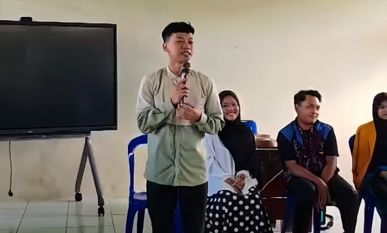 Akhmad Insan Kamil Mahasantri Pondok Shabran UMS Akhmad Insan Kamil Mahasantri Pondok Shabran UMS
