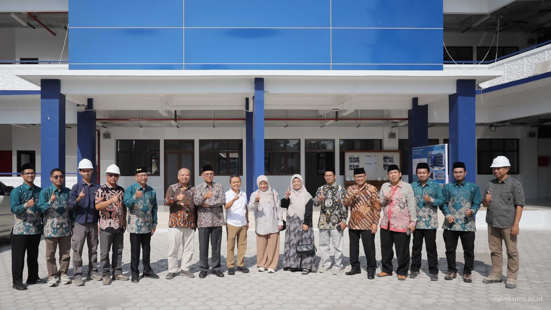 Foto Bersama Wamen Fajar Riza Ul Haq Tinjau Gedung Baru Pondok Shabran UMS.jpeg Foto Bersama Wamen Fajar Riza Ul Haq Tinjau Gedung Baru Pondok Shabran UMS.jpeg