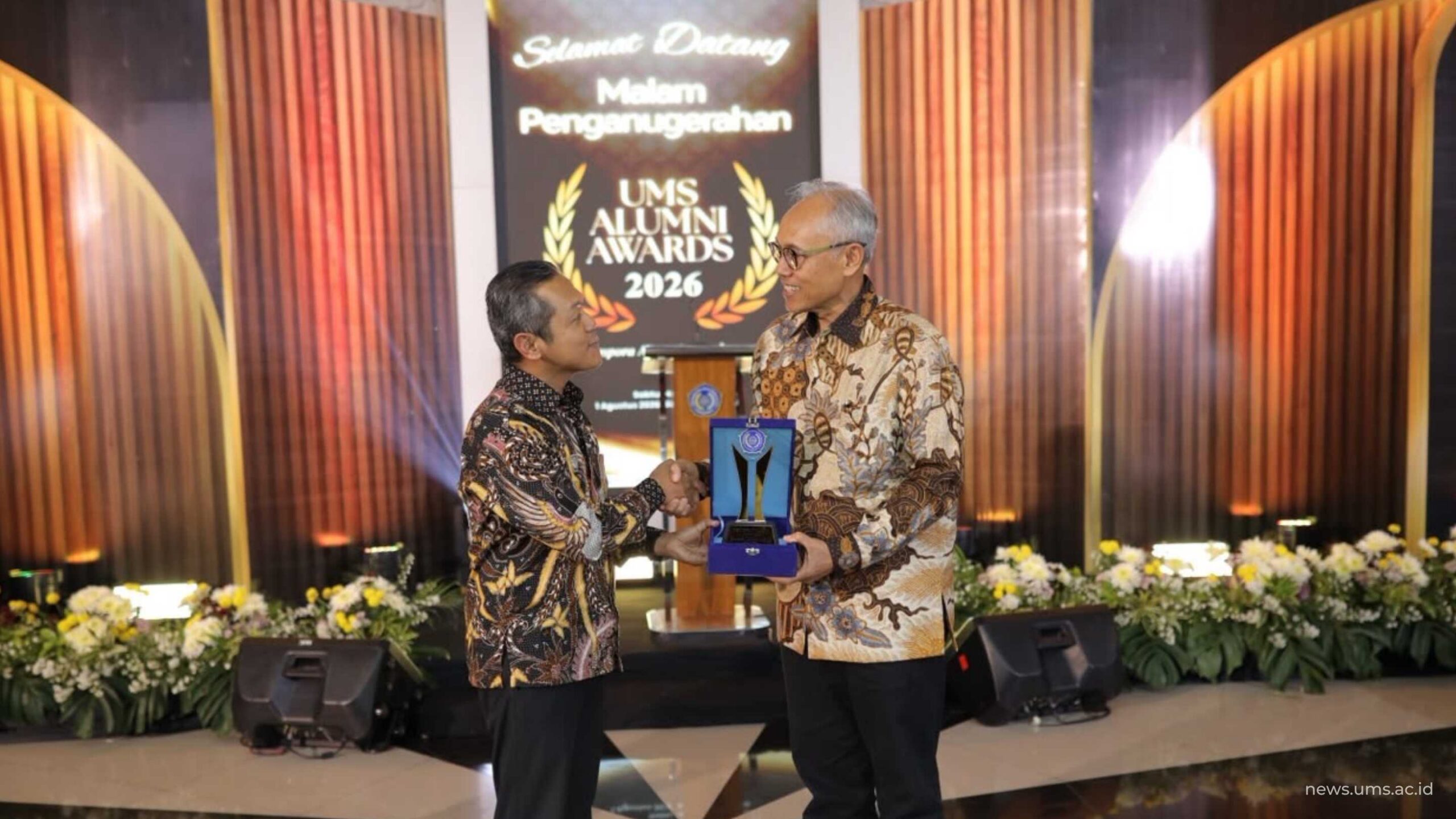 news.ums.ac.id-Wamendikdasmen RI Terima Penghargaan dari UMS Kategori Public Leadership Award news.ums.ac.id-Wamendikdasmen RI Terima Penghargaan dari UMS Kategori Public Leadership Award